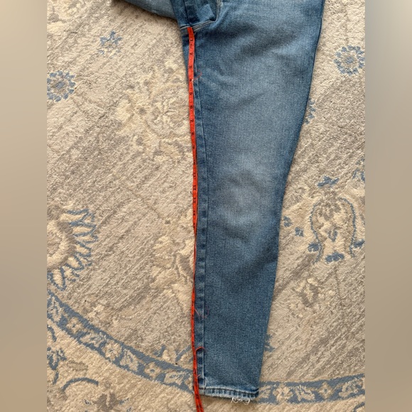 Good American Good Curve Skinny Jeans - Picture 6 of 9